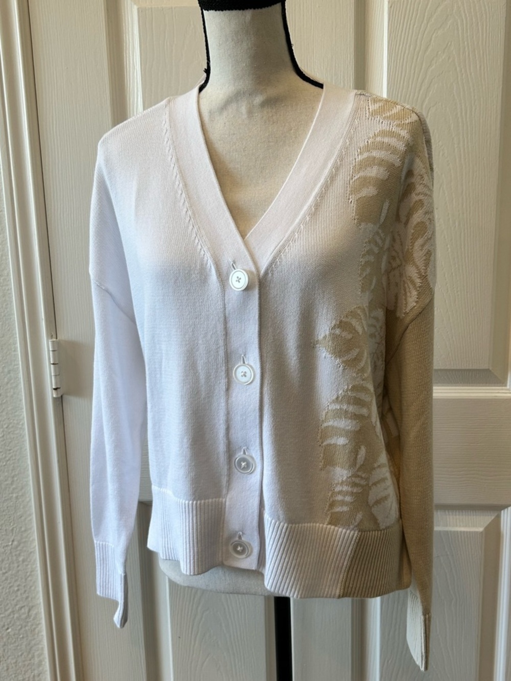 Talbots V-Neck Cardigan Size Large Placed Leaf Pattern - Picture 2 of 16